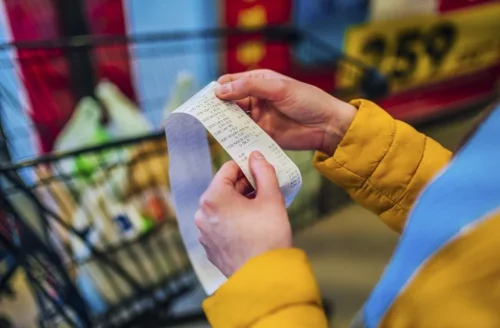 Държавата влиза в складовете на големите вериги: тройни проверки за храни, цени и данъци