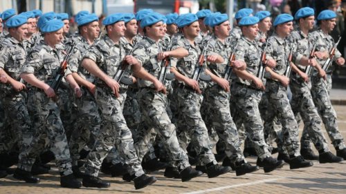 Българската армия набира кандидати в Кърджали с нов офис в центъра на града