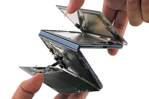 Първо разглобяване на сгъваемия iPhone Duo: рекорд за iFixit, но пантата плаши сервизите