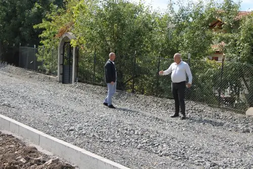 Нов асфалт отваря пътя към меандрите на река Арда и древната крепост край Дойранци