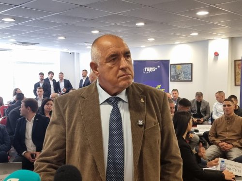 Борисов гласува в Банкя и отрече бойкот