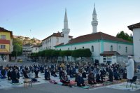 Ардино посрещна Рамазан Байрам: стотици изпълниха централната джамия