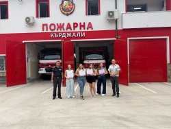 Героите сред нас: Наградиха младите таланти от Кърджали и Крумовград в конкурс за есе за доброволчеството
