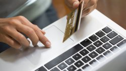 Внимание: Нова вълна от онлайн измами засяга МВР, банки и Revolut