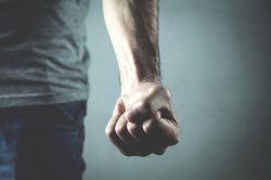 Скандал в 1 през нощта: Мъж удари съпругата си, започна полицейска проверка