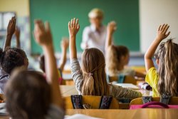 Две дълги ваканции през пролетта за учениците, променят се датите за НВО след 7. и 10. клас