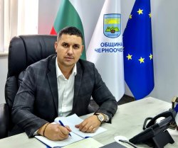 Край на 30-годишното чакане: подписаха договора за ремонта на пътя към Стражница