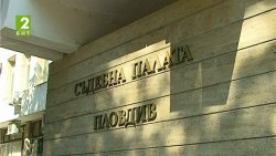 14-годишният, обвинен в убийството на майка си в Пловдив, остава в ареста