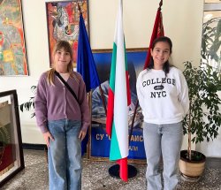 Достойна постъпка: Седмокласнички от Кърджали върнаха загубено портмоне с документи на жена от Холандия