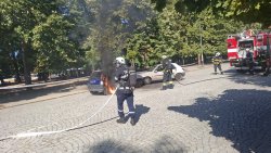 Зрелище в центъра на Кърджали: Огнеборци спасяваха затиснати шофьори и гасиха коли