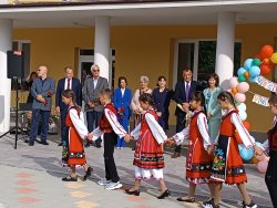 Областният управител Бисер Николов откри новата учебна година в най-голямото основно училище в Кърджали