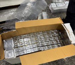 400 000 цигари, маскирани като &bdquo;пластмасови кутии&ldquo;: шофьор опита да мине границата с голям товар