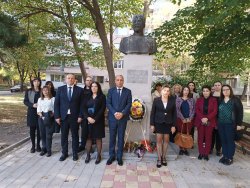 Областната администрация почете генерал Васил Делов в навечерието на Деня на Кърджали