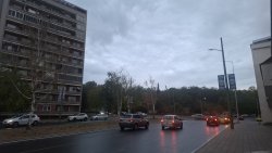 Облачно и ветровито в Кърджали: 49% шанс за валеж и температури до 17&deg;