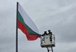 Нови национални трибагреници посрещат гостите на Кърджали за Празника на града
