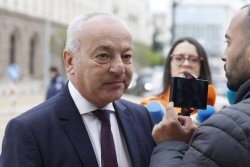 &bdquo;Цял ден се забавлявам с колажите&ldquo;: Финансовият министър успокои казанджиите за домашната ракия